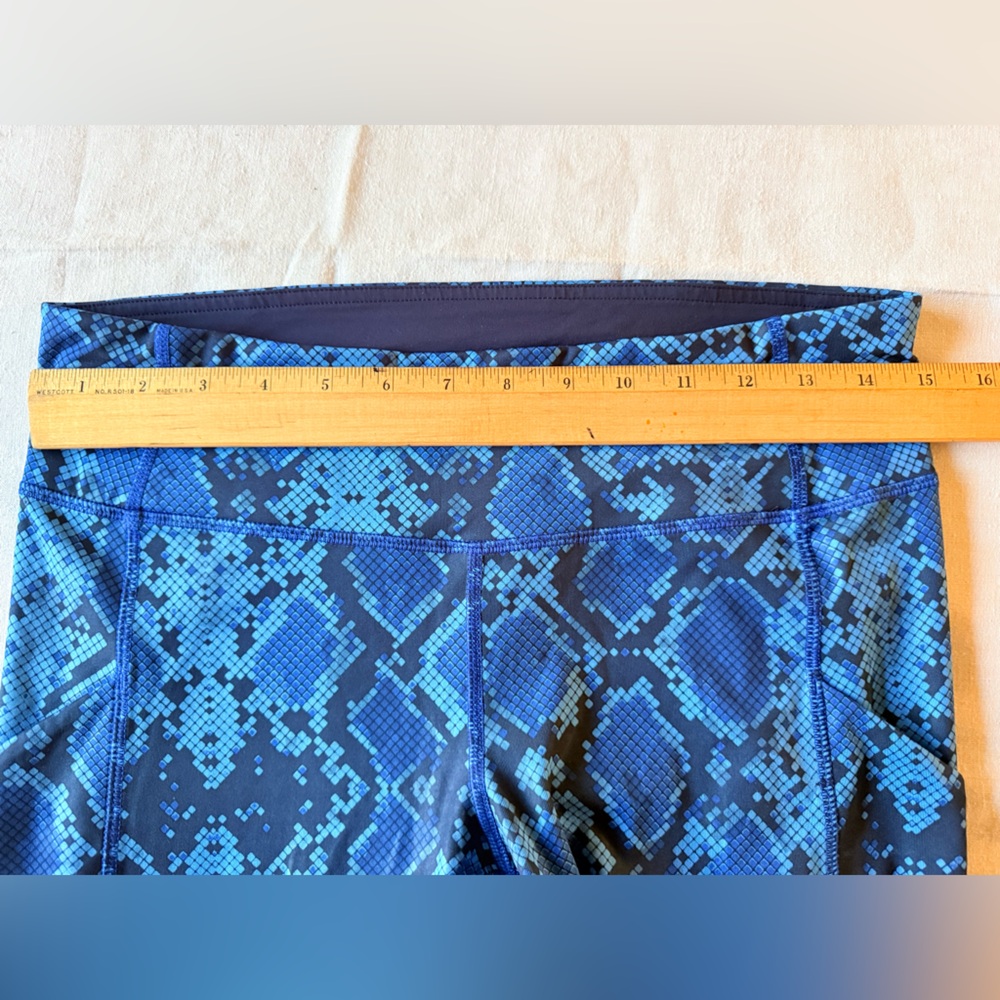 Lululemon "Full-On Luon" Blue Mini Ziggy Snake Print Cropped Leggings US 8 - Picture 11 of 13